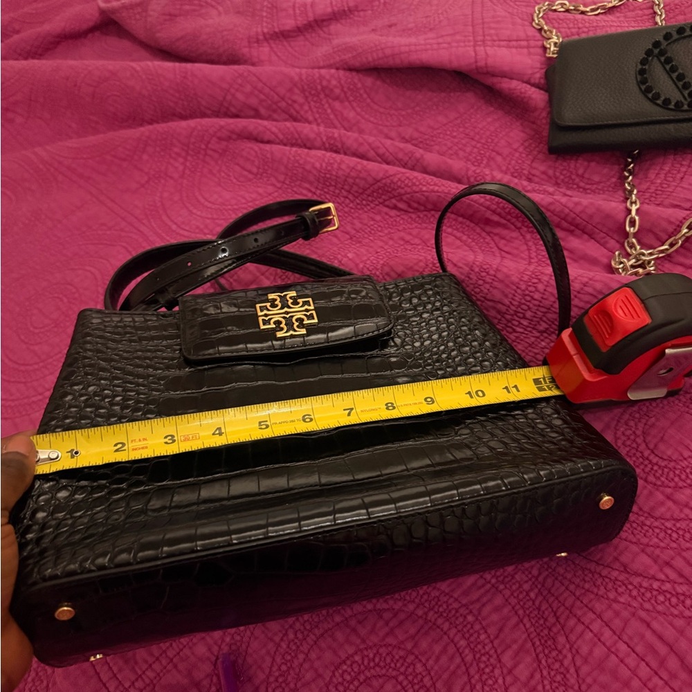 Elegant Black Crocodile-Embossed Handbag - Picture 2 of 15